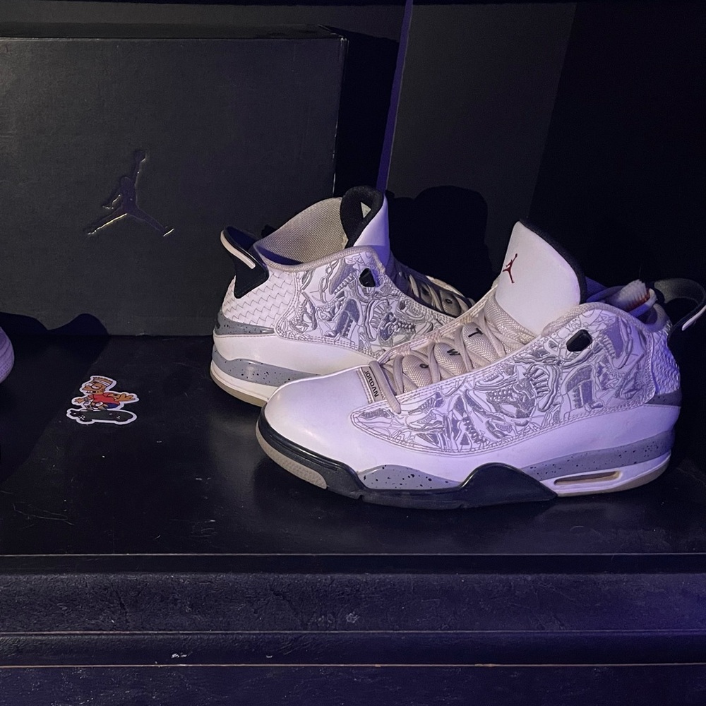 Air Jordan Dub Zero men’s size 10.5 $85
comes with box bought for $150